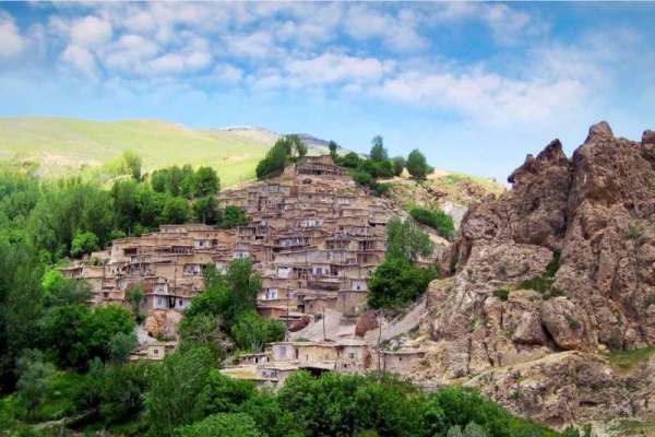 روستای-پلکانی-قوزلو،-جاذبهای-زیبا-در-ماهنشان-