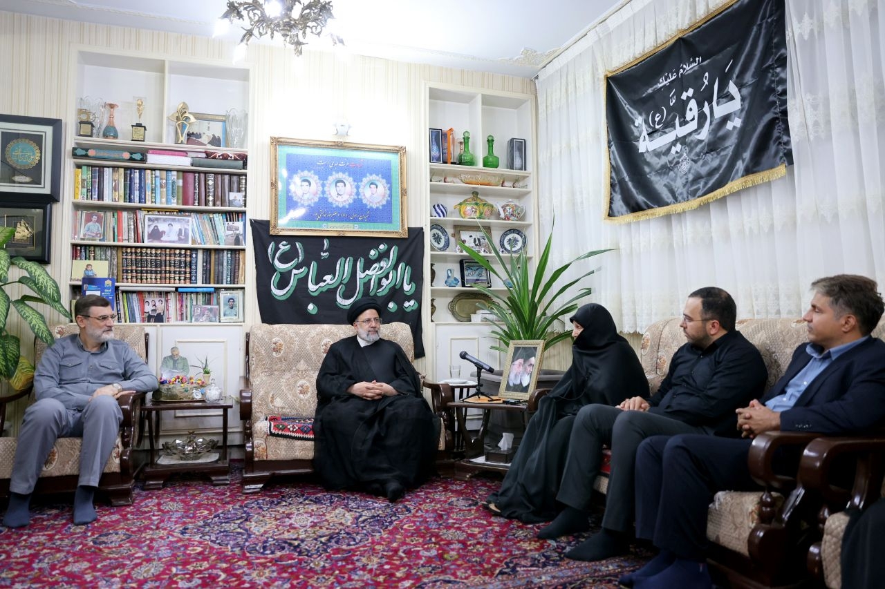 رئیس-جمهور-آینده-خود-را-وقف-نظام-کند-
