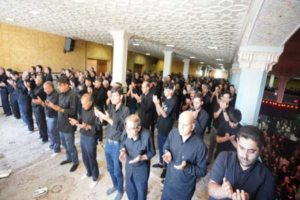 نماز-ظهر-عاشورا-در-حسینیه-اعظم-زنجان-