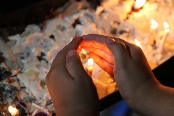 شمعهایی-که-در-عزای-حسین-(ع)-میسوزند-