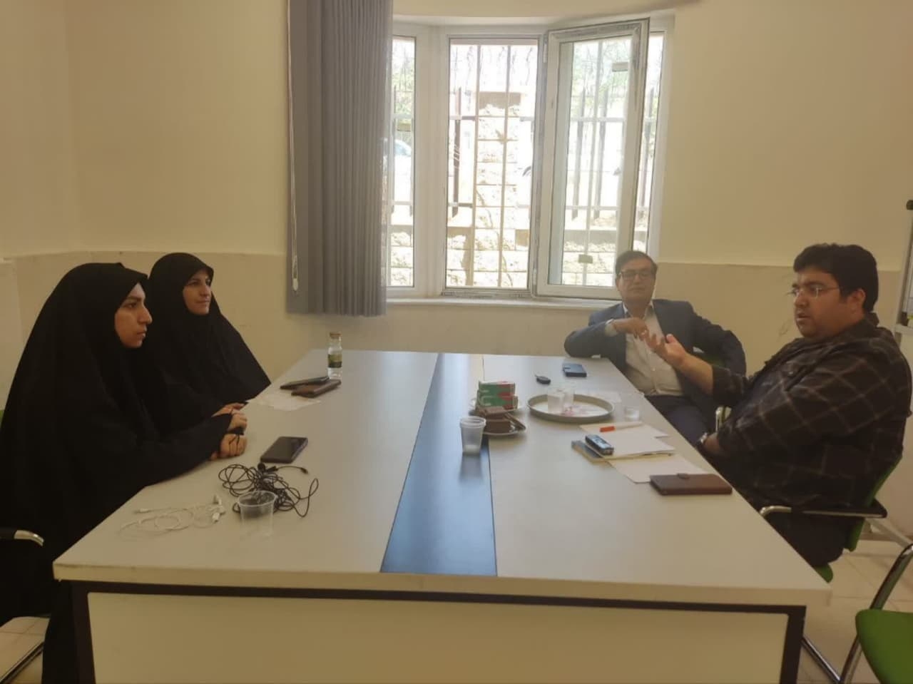 دینگریزی-جوانان-با-اثرپذیری-از-فرهنگ-غربی