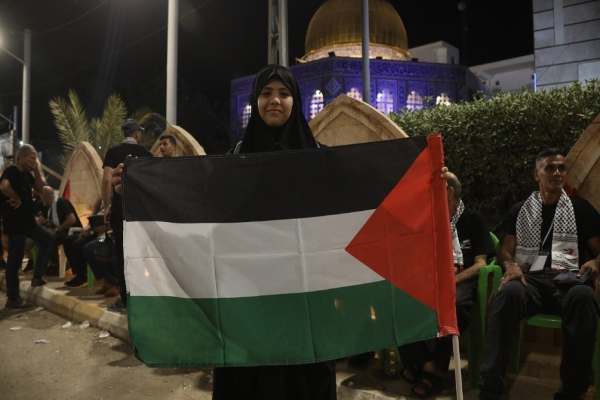 پرچم-فلسطین-نماد-اتحاد-در-پیادهروی-اربعین