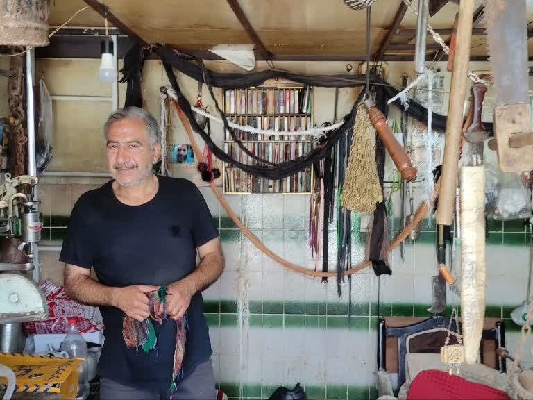 جمعآوری-اشیاء-قدیمی-توسط-یک-شهروند-شریفآبادی