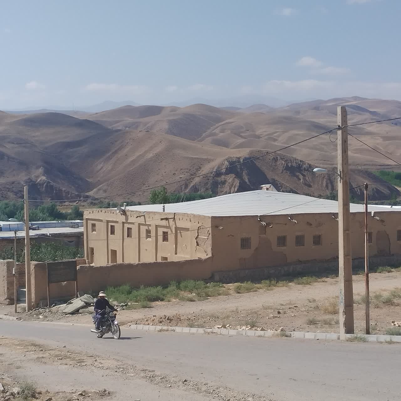 مرمت-حسینیه-ارزهخوران-ماهنشان-انجام-میشود