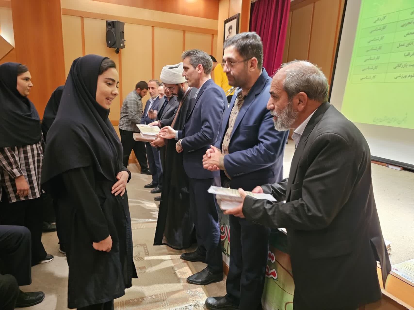 تجلیل-از-راهیافتگان-به-مراکز-آموزش-عالی