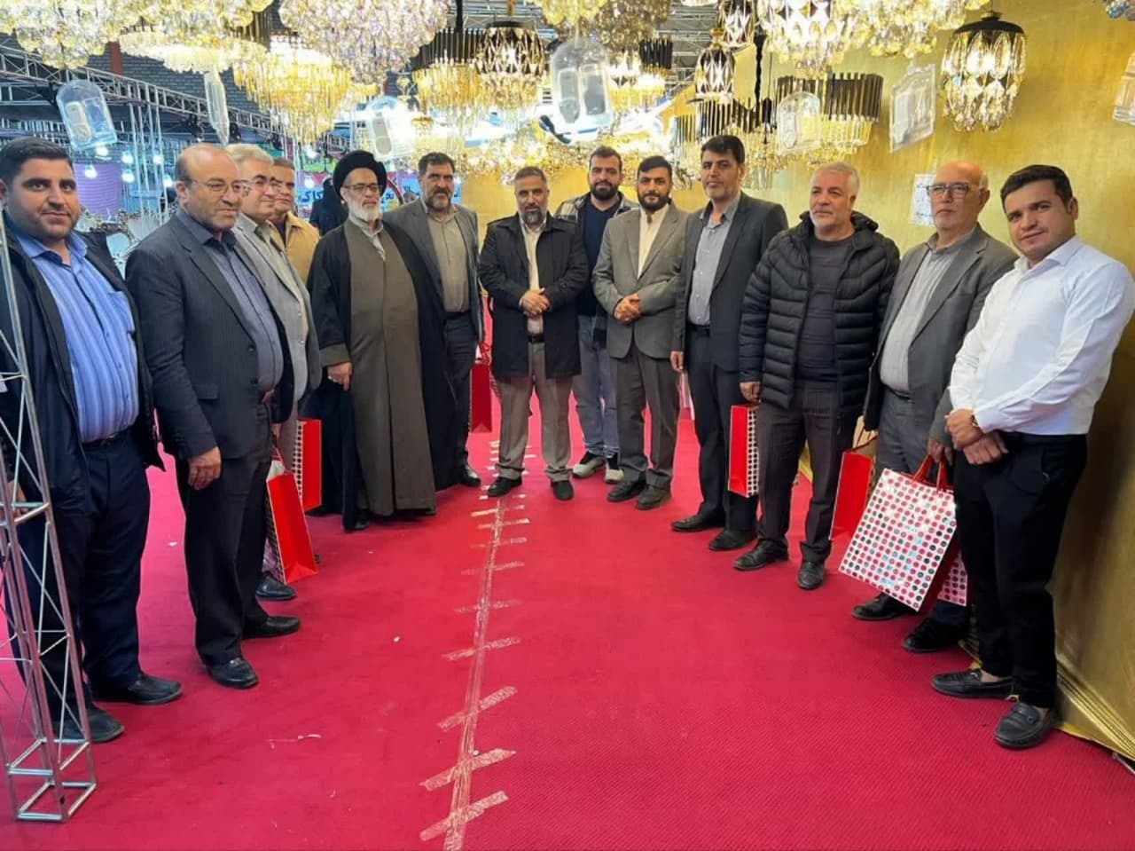 برپایی-نمایشگاه-مبلمان-و-لوستر-در-خدابنده