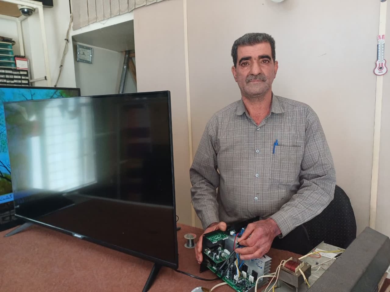 ۴۰-سال-تعهد-و-انصاف-کاسب-خرمدرهای