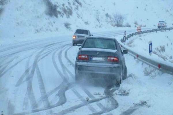تردد-در-گردنههای-زنجان-با-زنجیرچرخ-امکانپذیر-است