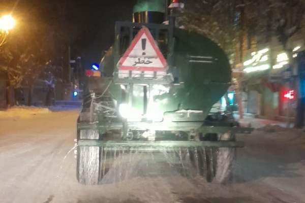 اجرای-روش-نوین-محلول‌پاشی-برای-یخ‌زدایی-معابر-هیدج