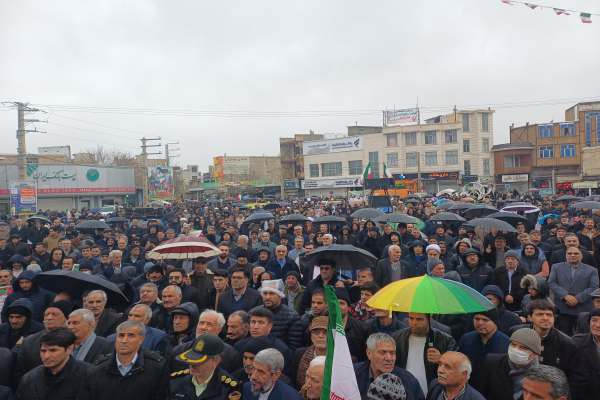 باران-زمستانی-همراه-راهپیمایی-مردم-خرمدره