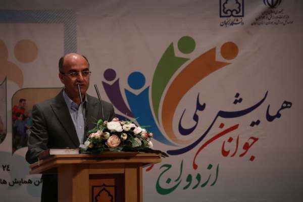 خانواده-نقش-مهمی-در-آینده-جوانان-ایرانی-دارد