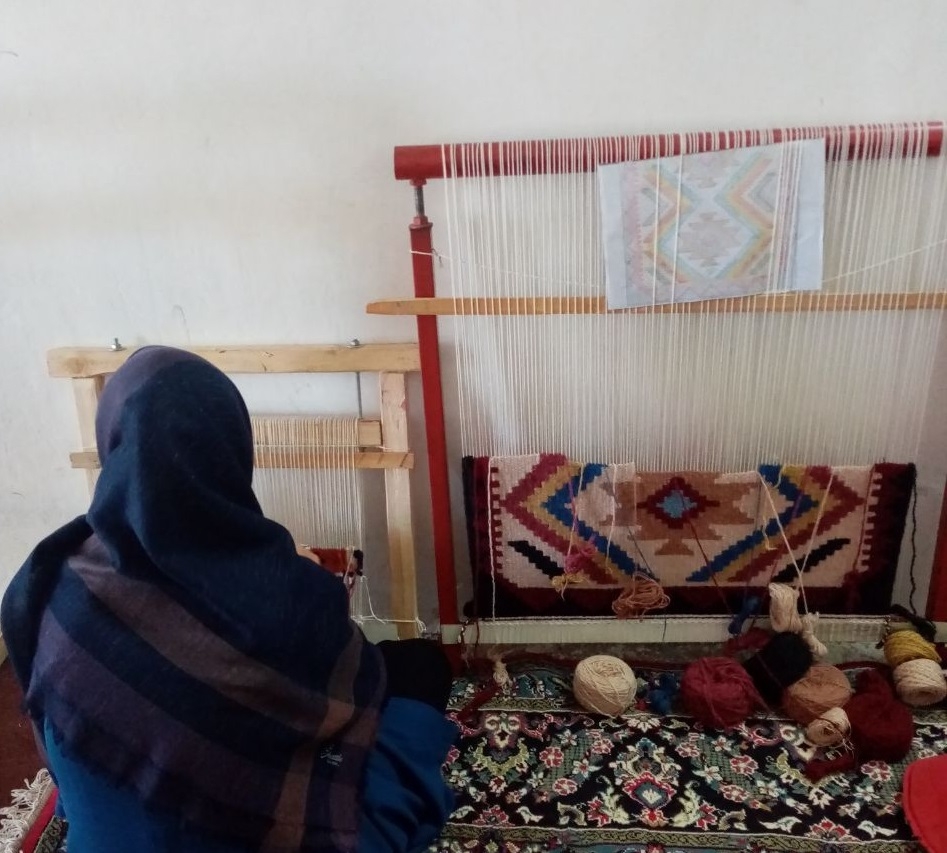 گلیمبافی-از-شاخصترین-صنایع-دستی-ماهنشان-