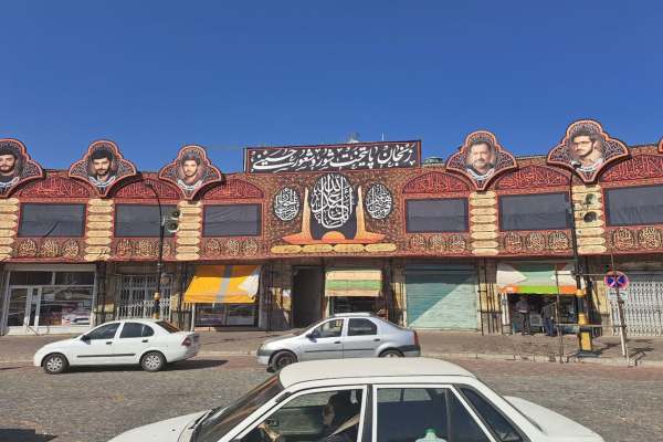 نصب-نماد-محرم-در-میدان-انقلاب-زنجان