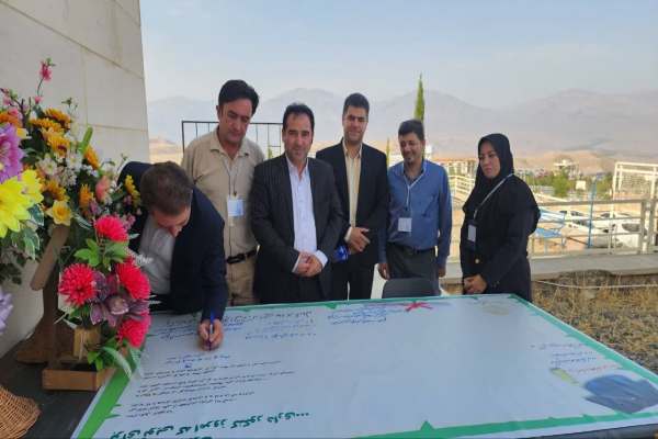 طارم-میزبان-«دیوار-دلنوشتهها»-در-کنکور-+-عکس