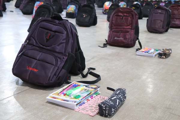 مهر-دانش-در-دستان-دانش‌آموزان-زنجانی