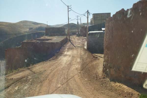 خیابان‌های-روستای-اصلی-آلمالو-در-انتظار-آسفالت-