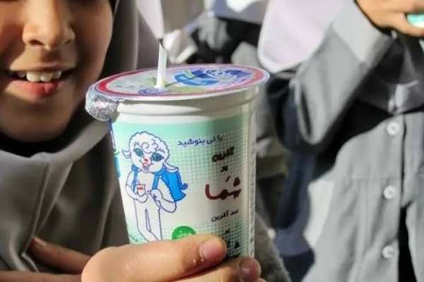 توزیع-شیر-رایگان-برای-دانش‌آموزان-ابهری