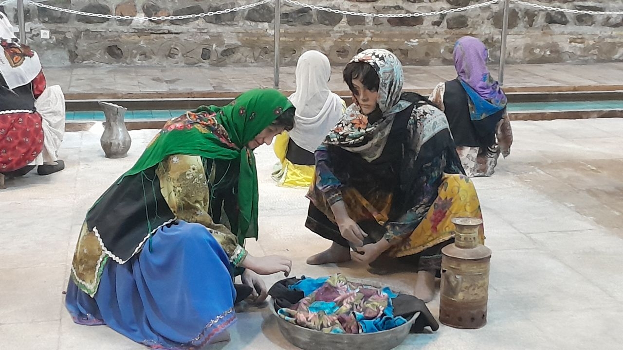 جایی-که-سنگ‌ها-از-پچ‌پچ‌های-زنانه-می‌گویند+فیلم-