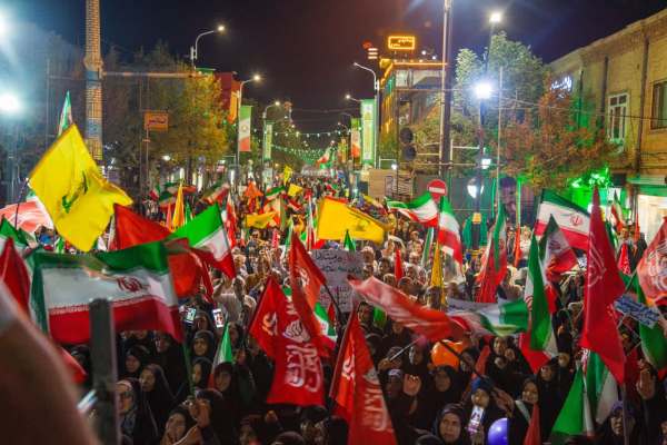 میدان-انقلاب-جایی-که-مردم-مبعوث-می‌شوند