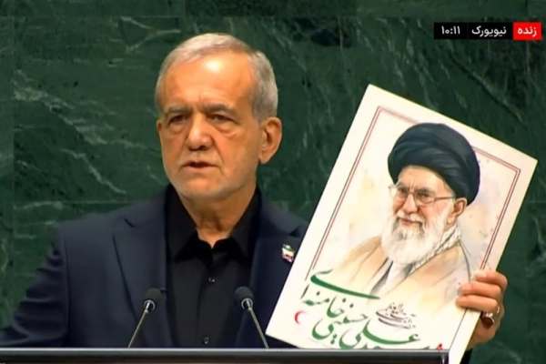 فریاد-حق‌طلبی-ملت-با-بالا-رفتن-تصویر-رهبر-شهید-