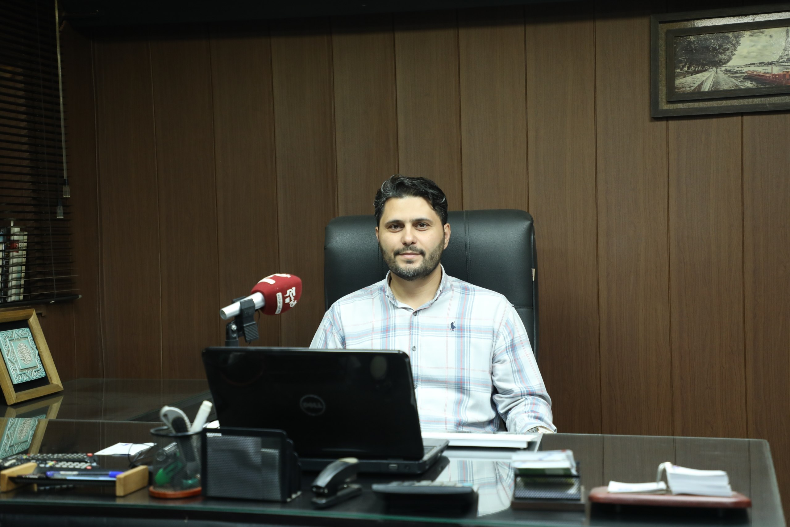 بی