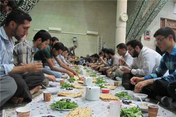 ضیافت-همدلی-و-مهربانی-در-صحن-زینبیه-زنجان