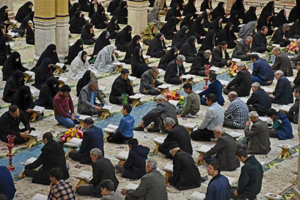 طنین-آیات-الهی-در-صحن-حسینیه-اعظم-زنجان