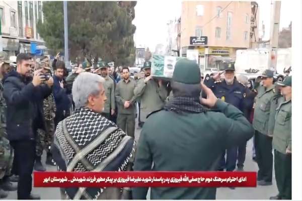 ادای-احترام-پدر-بر-پیکر-شهید-پاسدار