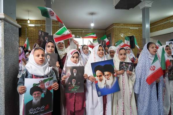 دانش‌‌آموزان-زنجانی-در-سوگ-دختران-شهید-میناب