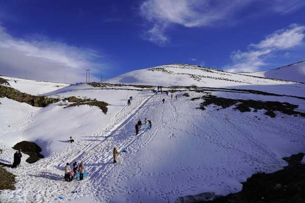 ۱۳-بدر-زنجانی‌ها-در-طبیعت-و-برف-کوهستان